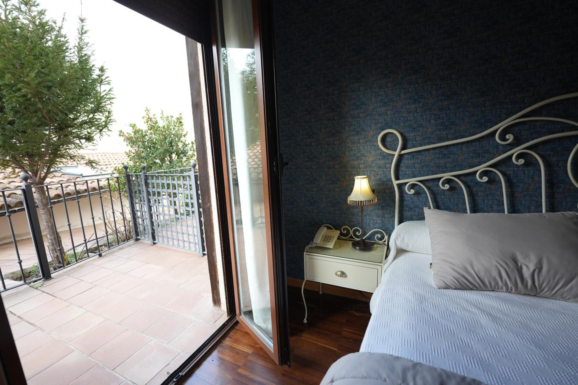 Cuevas Del Valle Hotel Rural Y Restaurante, Rinconcito De Gredos מראה חיצוני תמונה