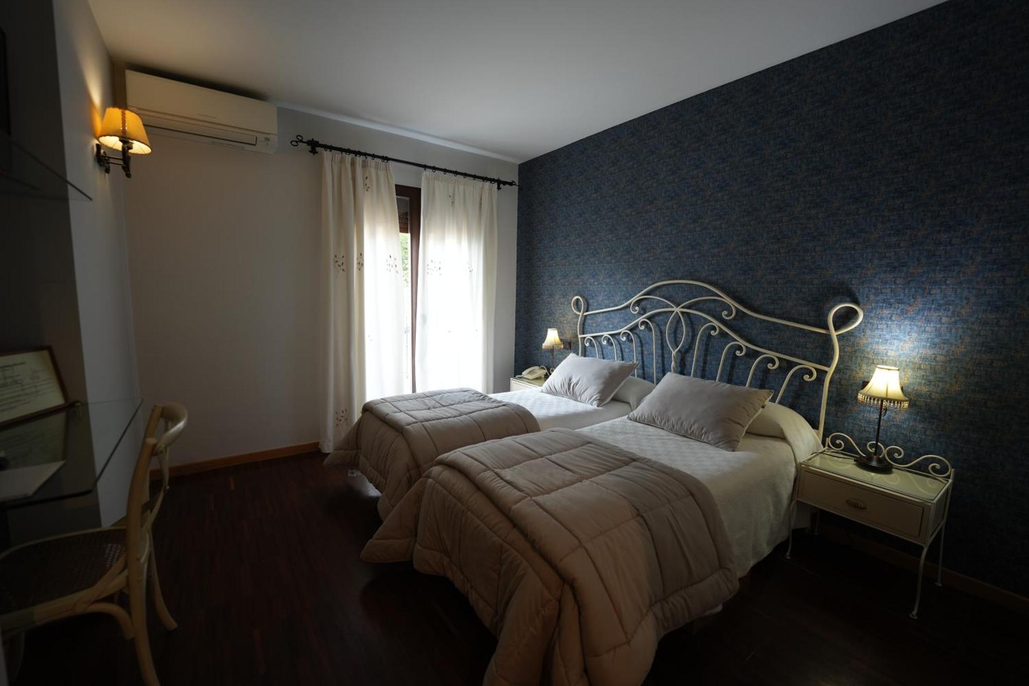Cuevas Del Valle Hotel Rural Y Restaurante, Rinconcito De Gredos מראה חיצוני תמונה