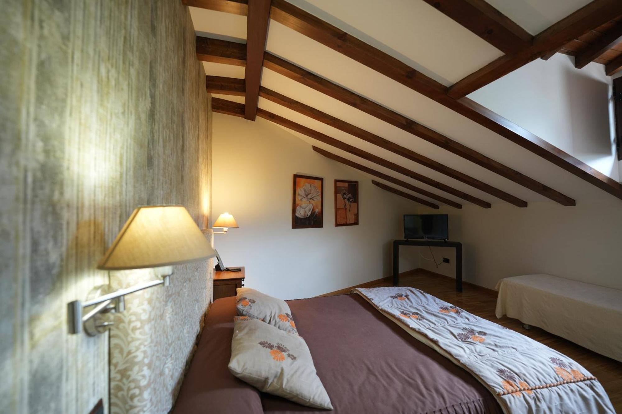 Cuevas Del Valle Hotel Rural Y Restaurante, Rinconcito De Gredos מראה חיצוני תמונה