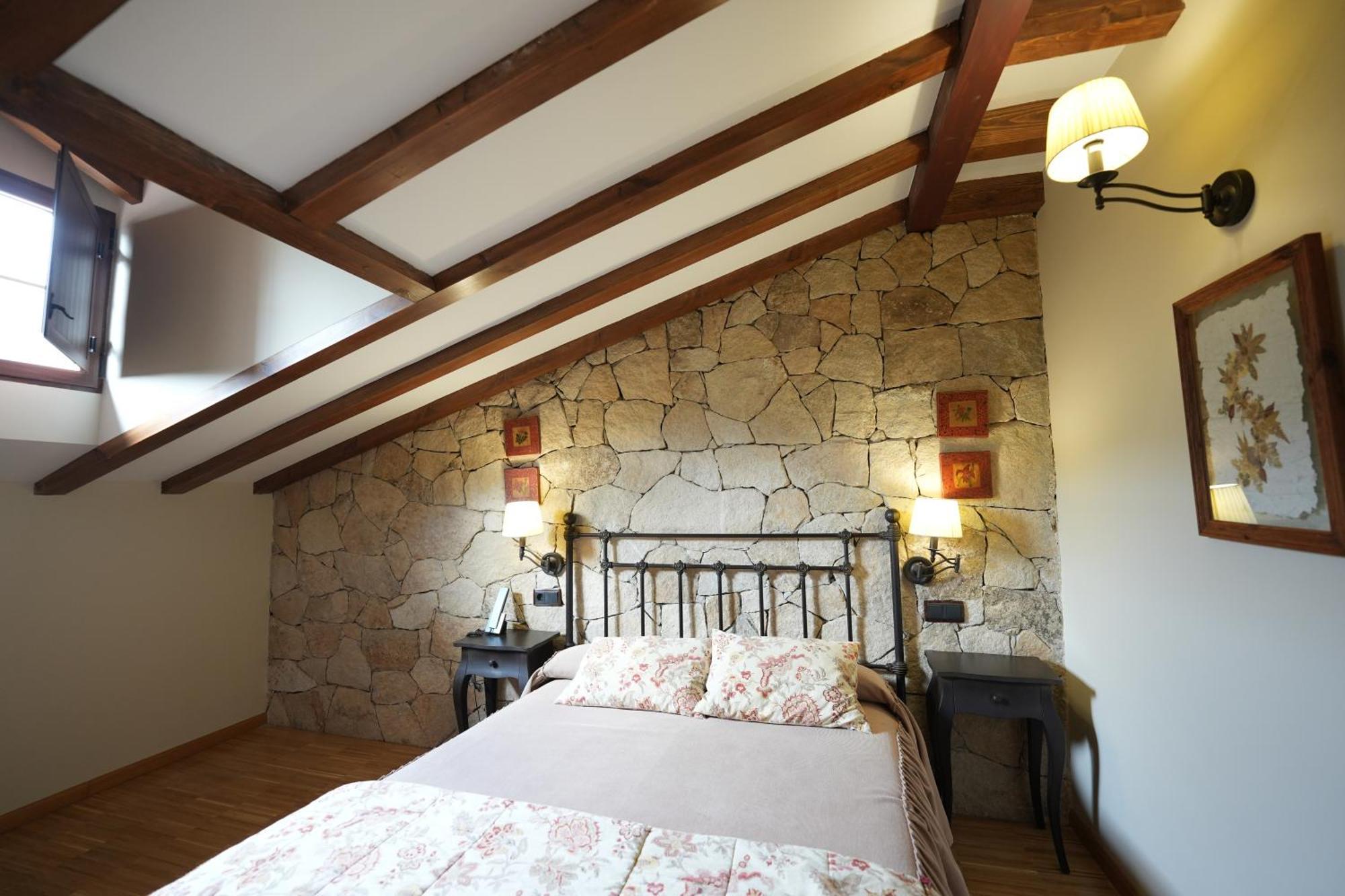 Cuevas Del Valle Hotel Rural Y Restaurante, Rinconcito De Gredos מראה חיצוני תמונה