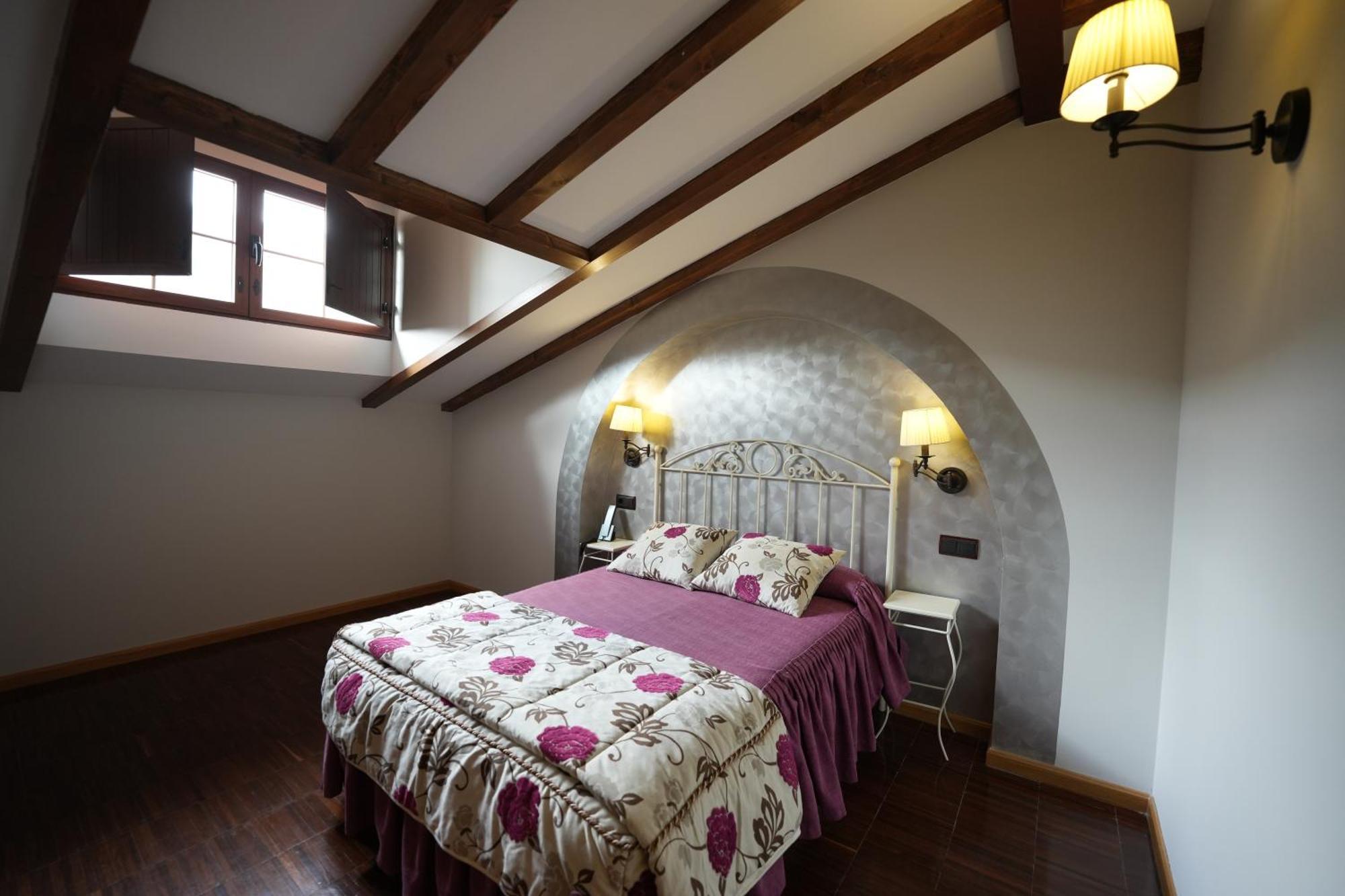 Cuevas Del Valle Hotel Rural Y Restaurante, Rinconcito De Gredos מראה חיצוני תמונה