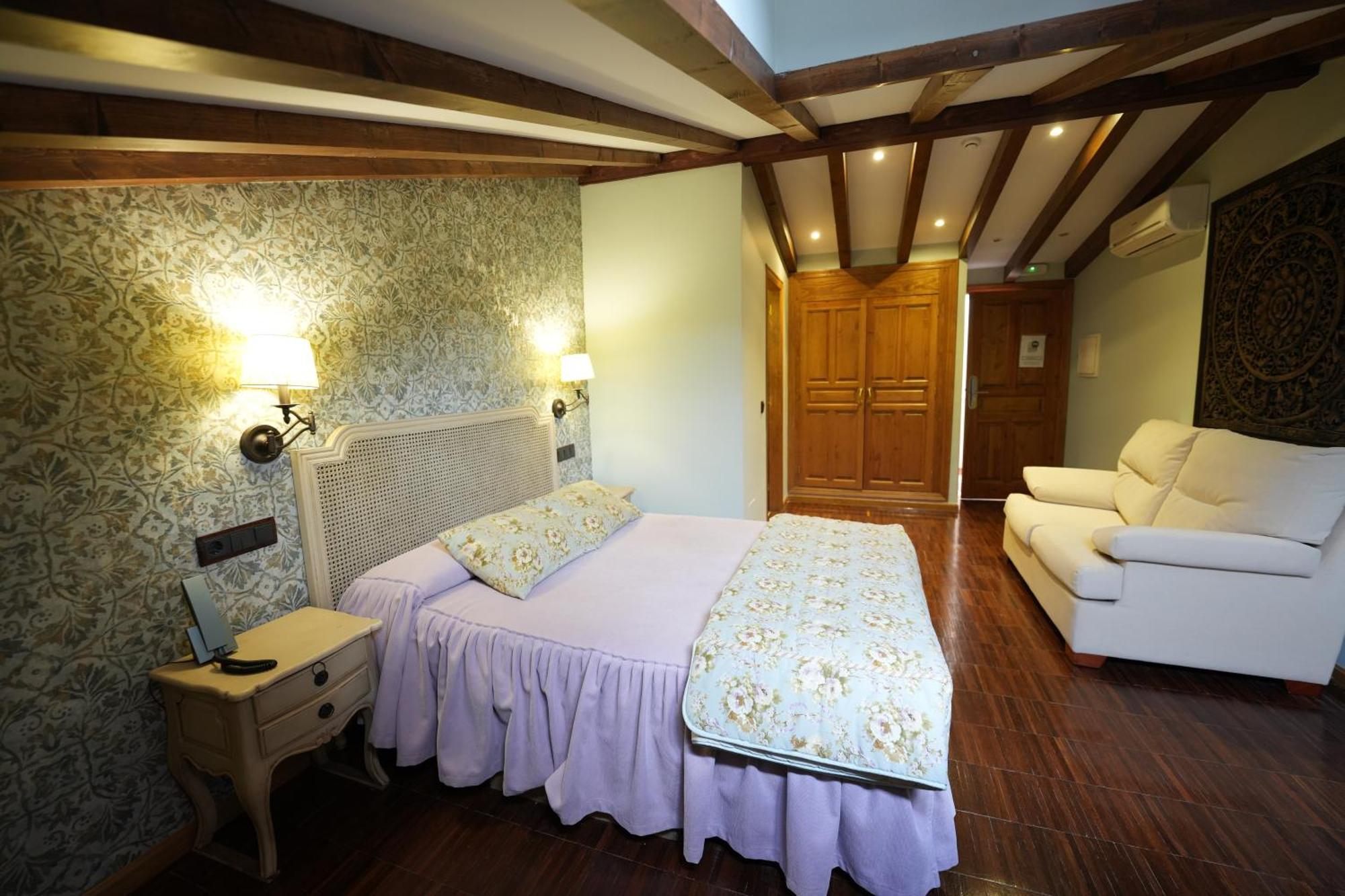 Cuevas Del Valle Hotel Rural Y Restaurante, Rinconcito De Gredos מראה חיצוני תמונה