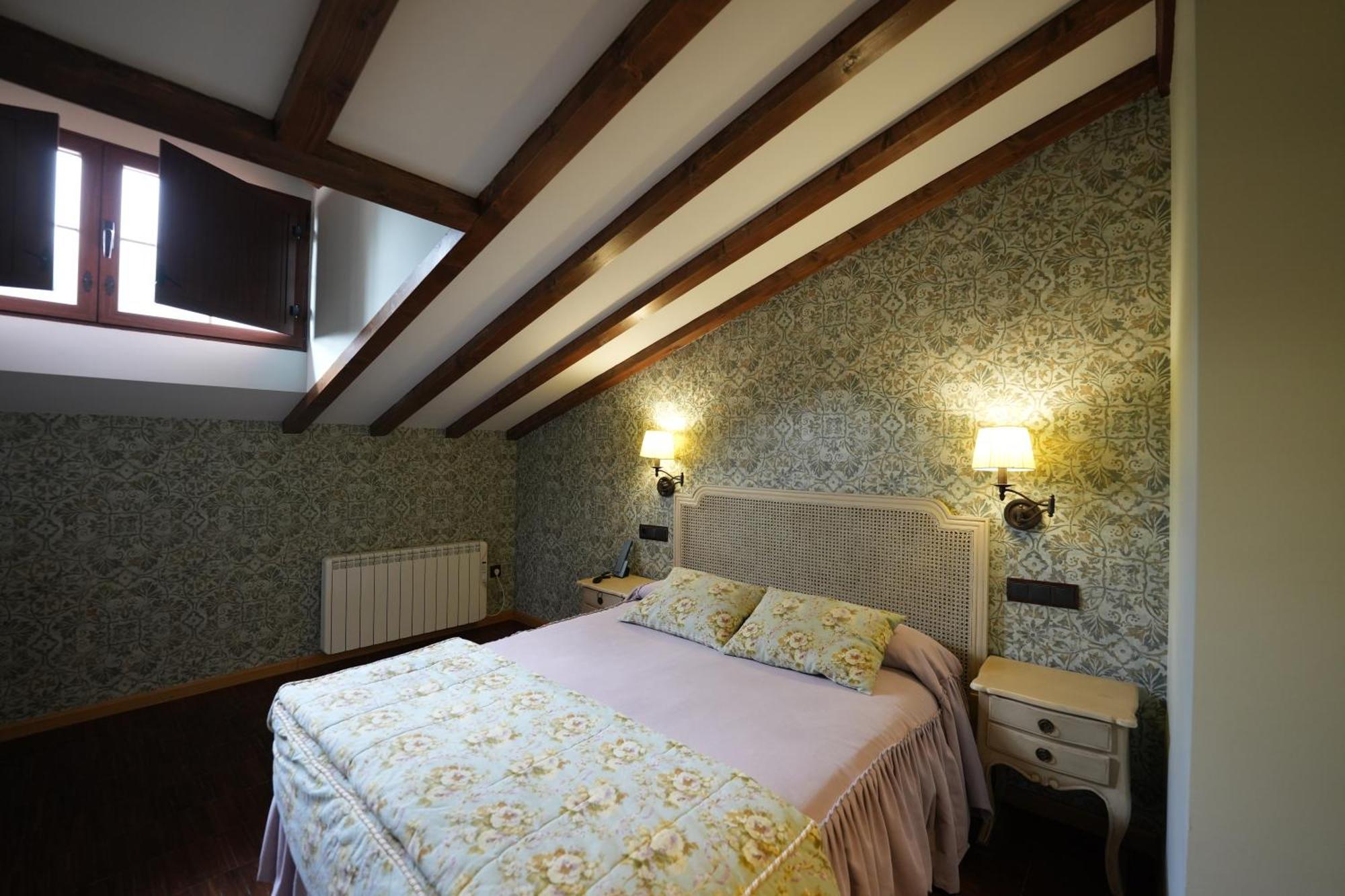 Cuevas Del Valle Hotel Rural Y Restaurante, Rinconcito De Gredos מראה חיצוני תמונה