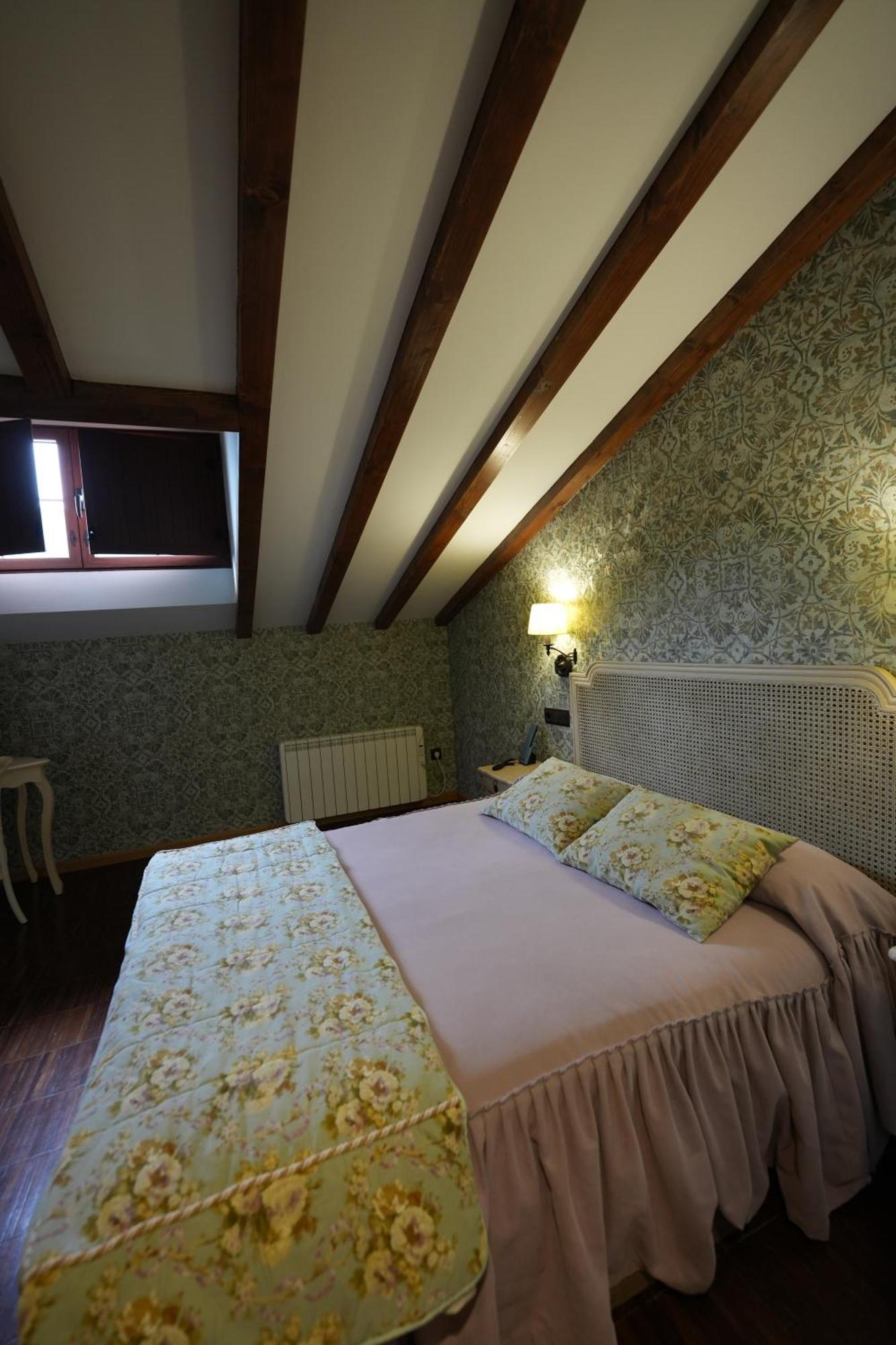Cuevas Del Valle Hotel Rural Y Restaurante, Rinconcito De Gredos מראה חיצוני תמונה