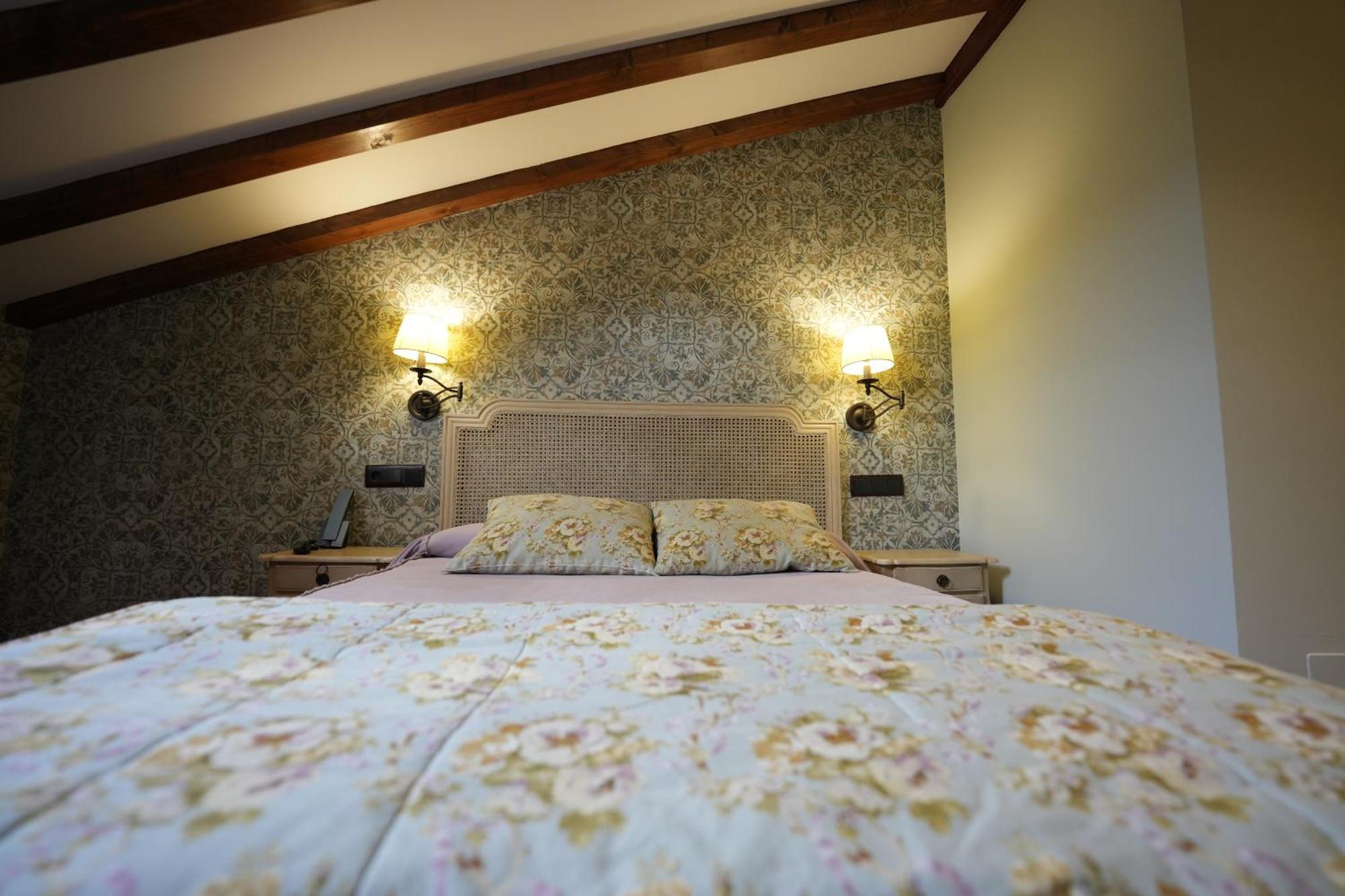 Cuevas Del Valle Hotel Rural Y Restaurante, Rinconcito De Gredos מראה חיצוני תמונה