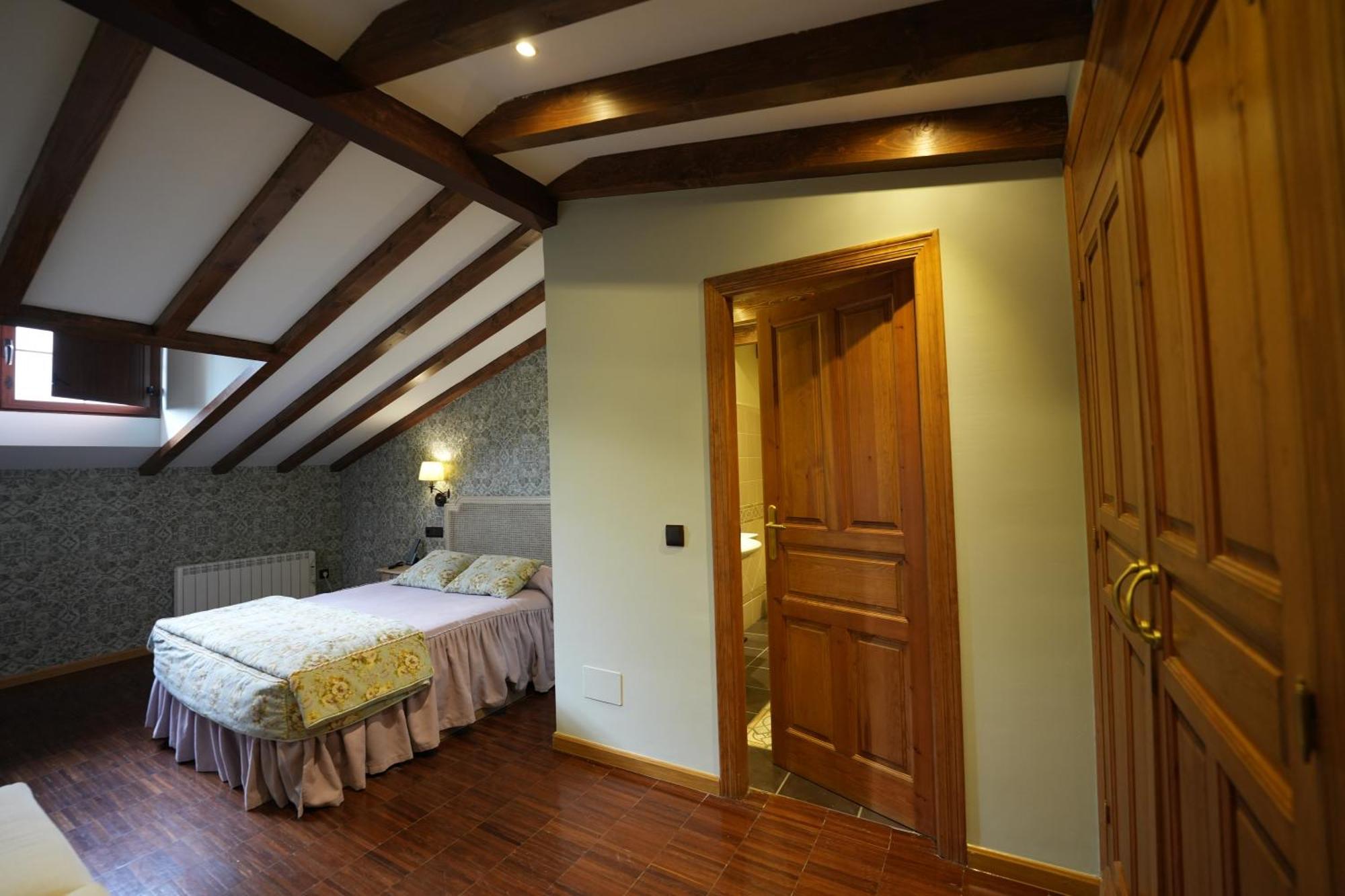 Cuevas Del Valle Hotel Rural Y Restaurante, Rinconcito De Gredos מראה חיצוני תמונה