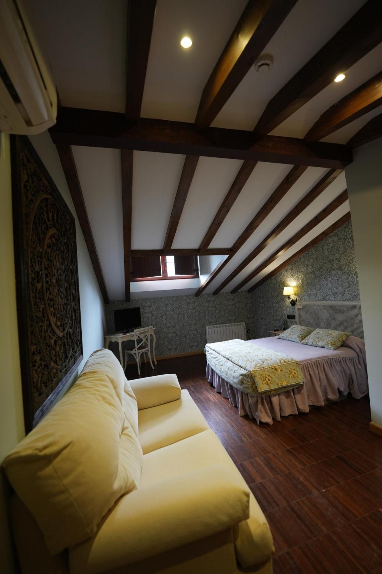Cuevas Del Valle Hotel Rural Y Restaurante, Rinconcito De Gredos מראה חיצוני תמונה