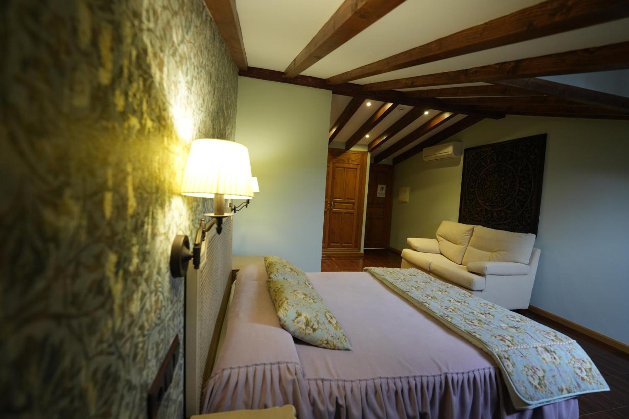 Cuevas Del Valle Hotel Rural Y Restaurante, Rinconcito De Gredos מראה חיצוני תמונה
