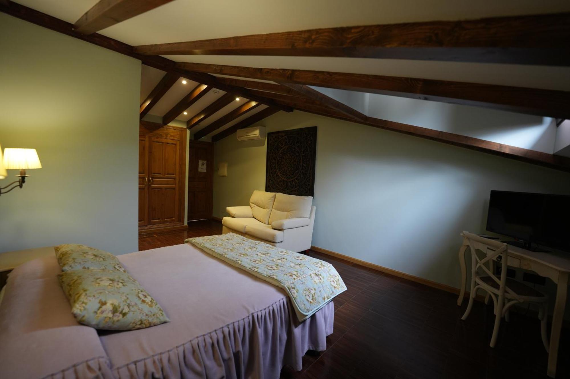 Cuevas Del Valle Hotel Rural Y Restaurante, Rinconcito De Gredos מראה חיצוני תמונה