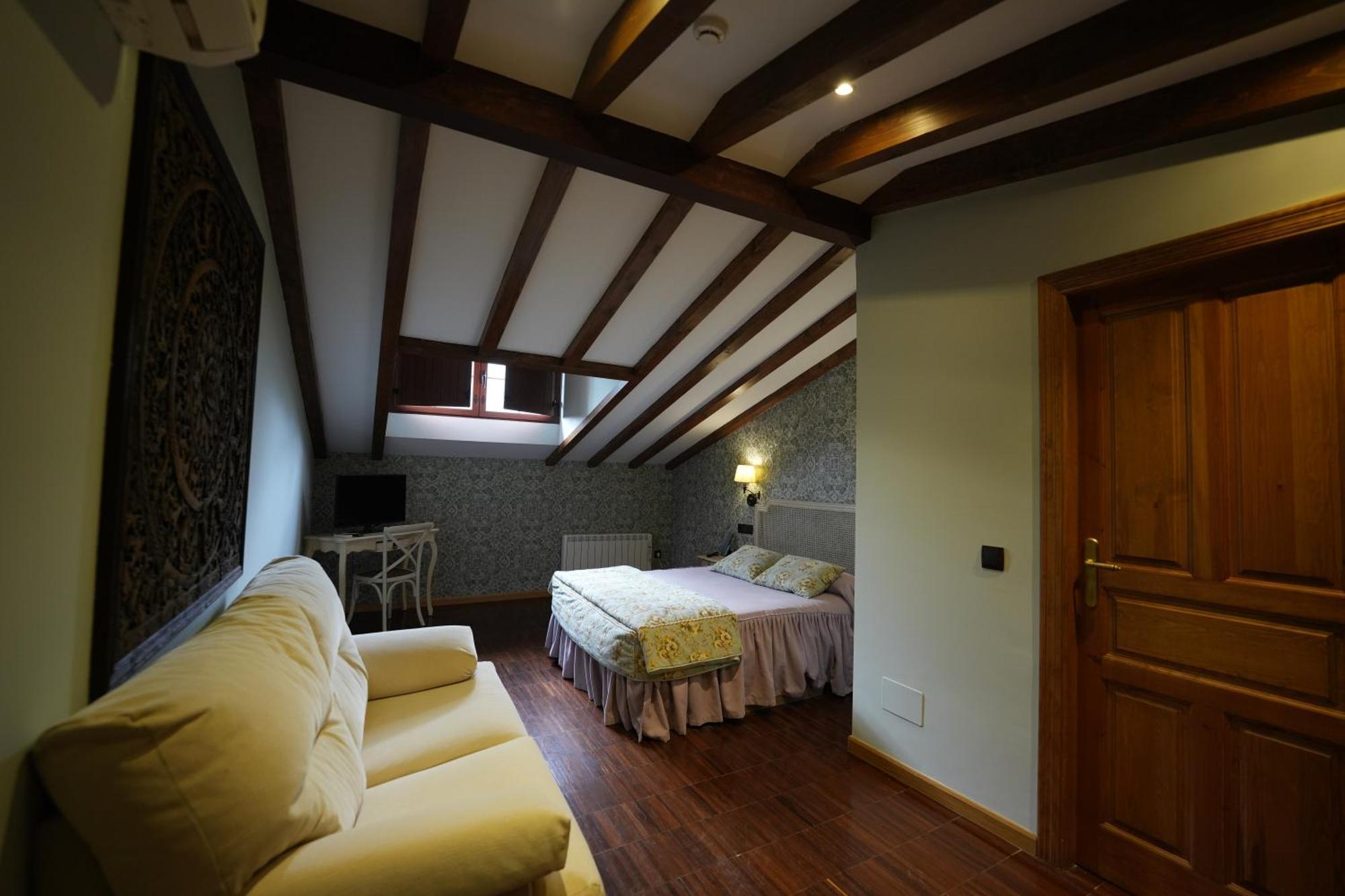 Cuevas Del Valle Hotel Rural Y Restaurante, Rinconcito De Gredos מראה חיצוני תמונה